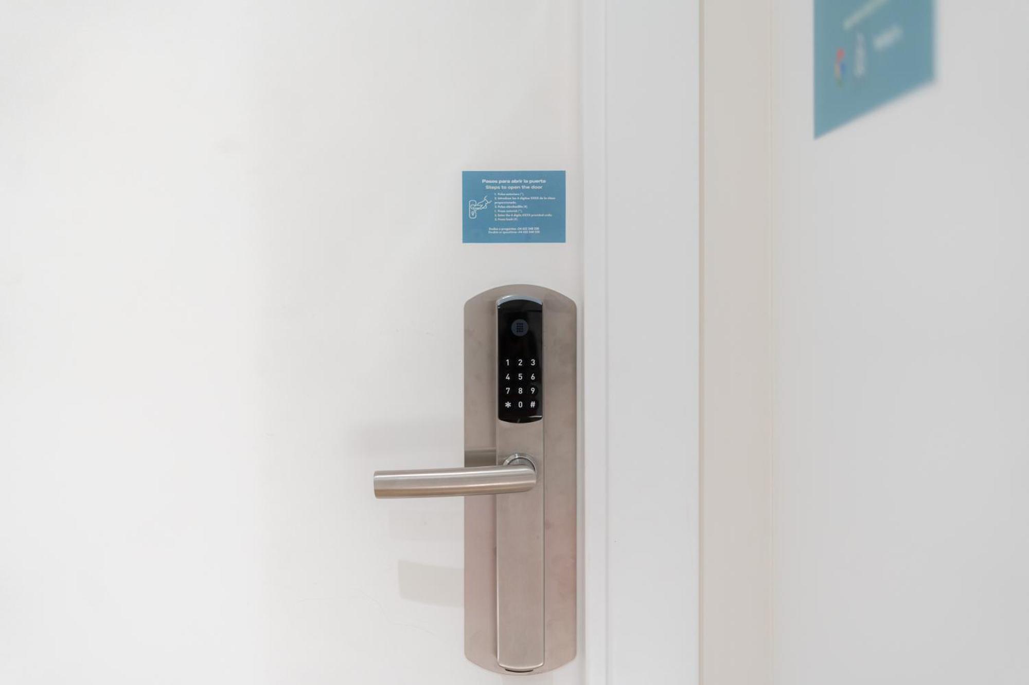 I'M Room Suites Nuevos Ministerios - Bernabeu 'Digital Access' Madrid Exterior foto